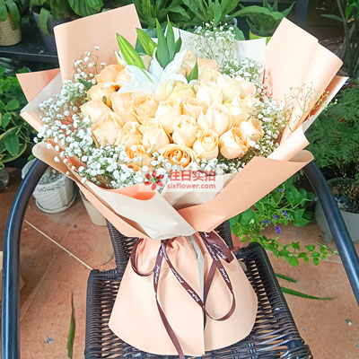 南通33朵香槟玫瑰百合，心里永远是你